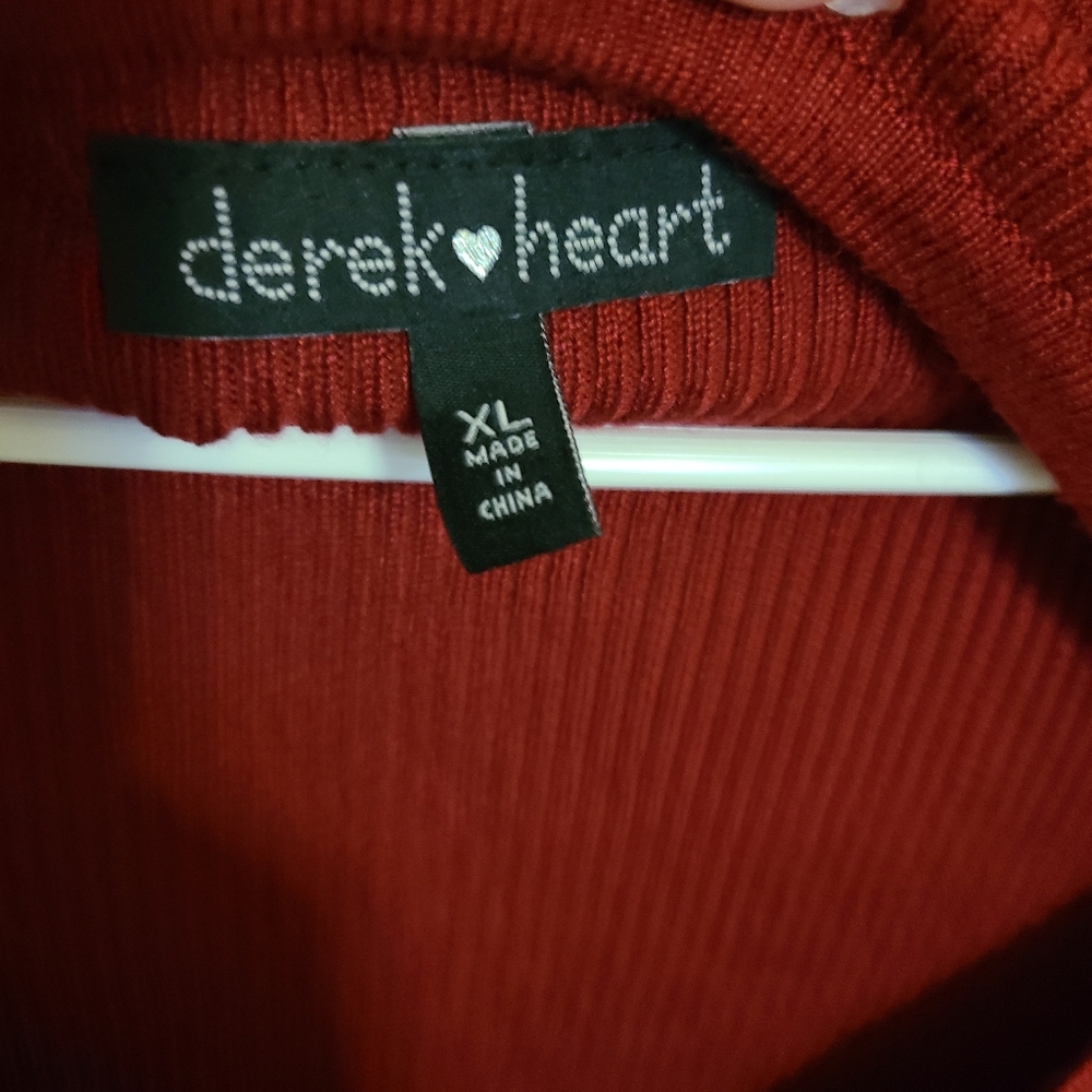 Red sweater - Picture 3 of 3